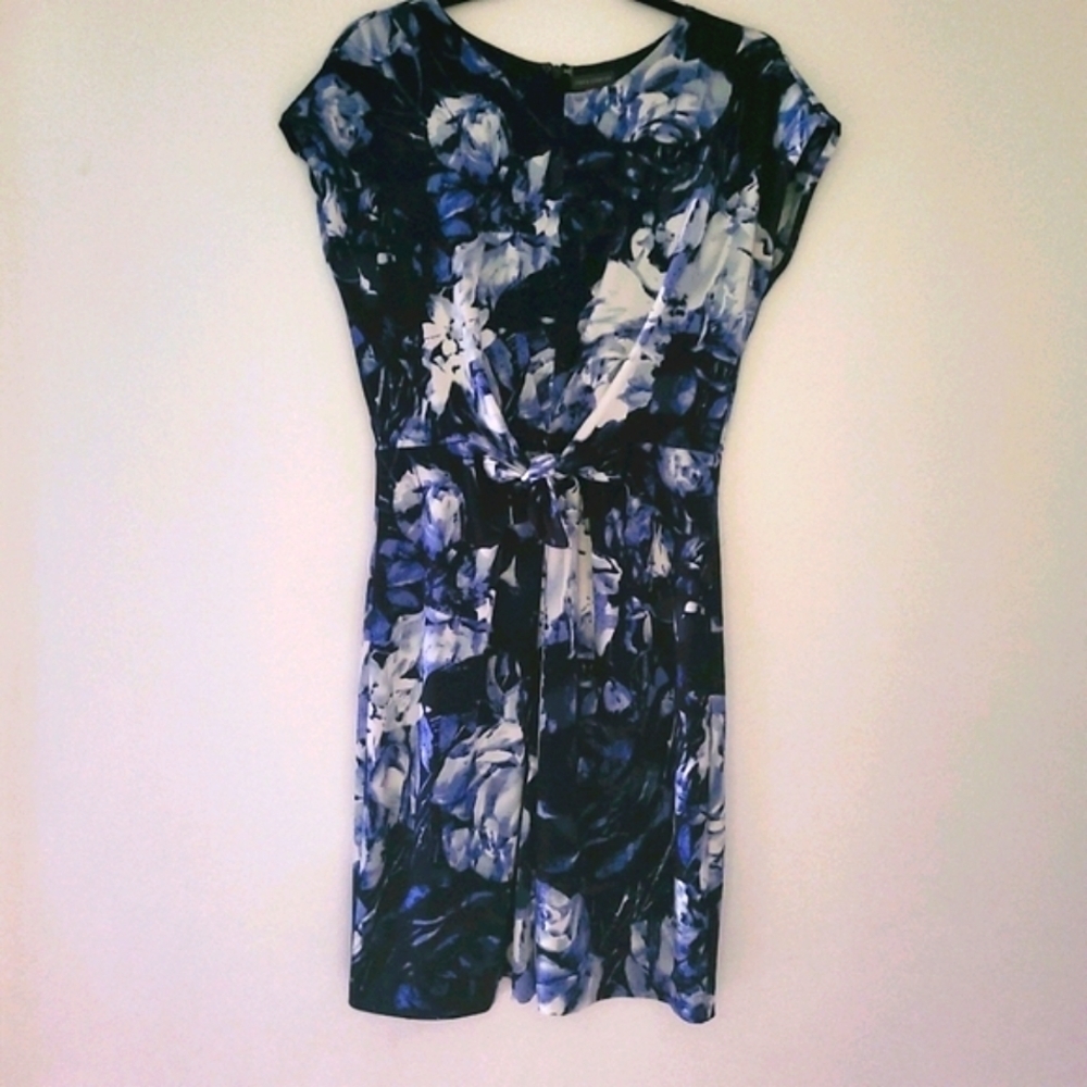 VINCE CAMUTO BLUE AND WHITE sleeveless dress